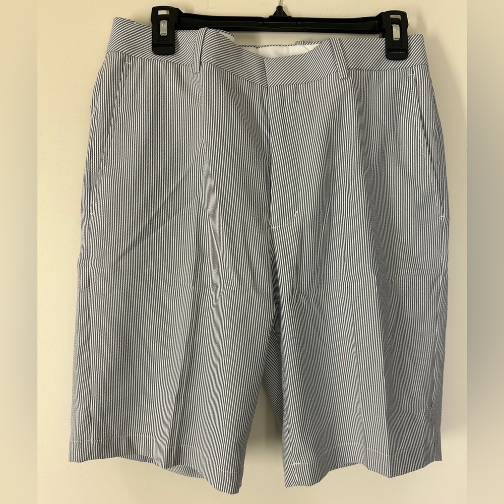 Men's Walter Hagen Performance 11 Blue Striped seersucker 10” Shorts